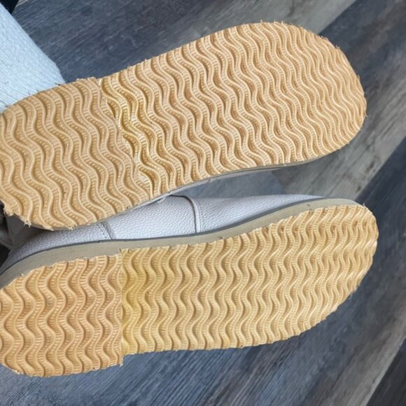 Women's Cream Winter Boots - Picture 2 of 2